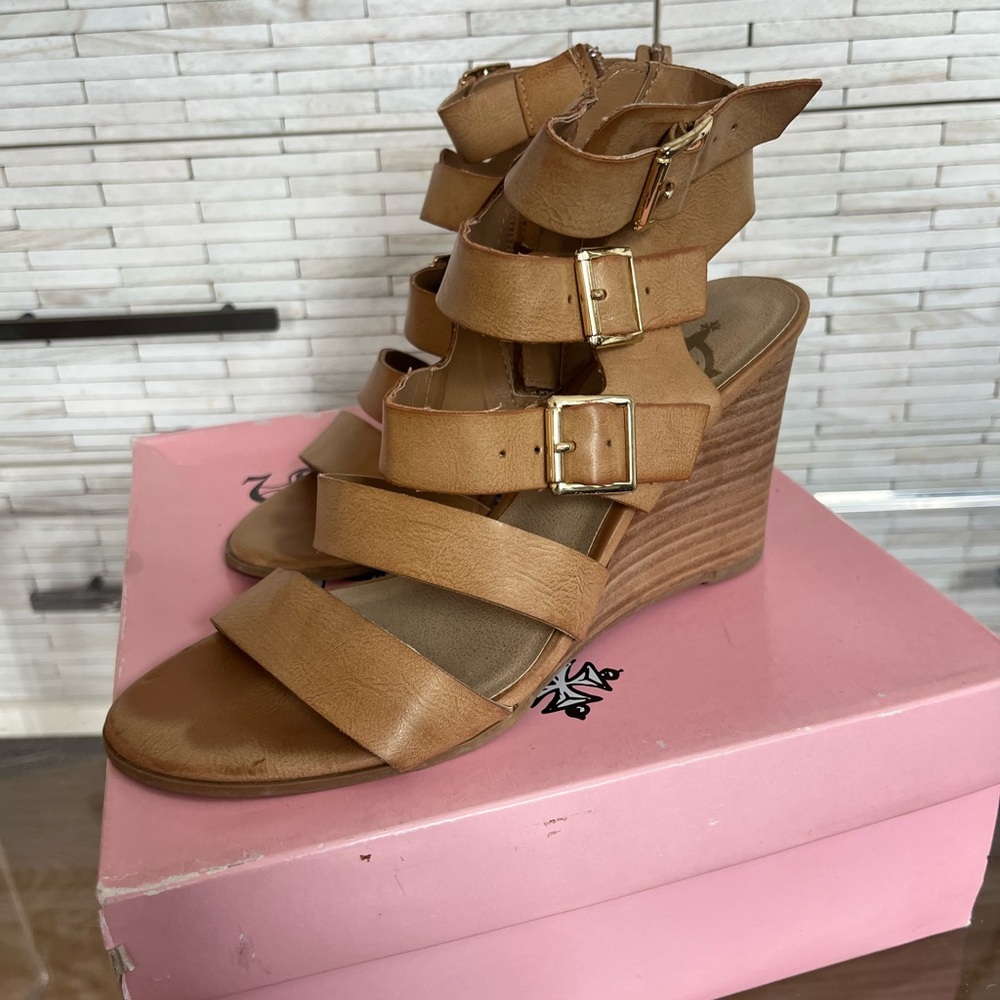 Crown Vintage Wedge Sandals - Picture 3 of 6